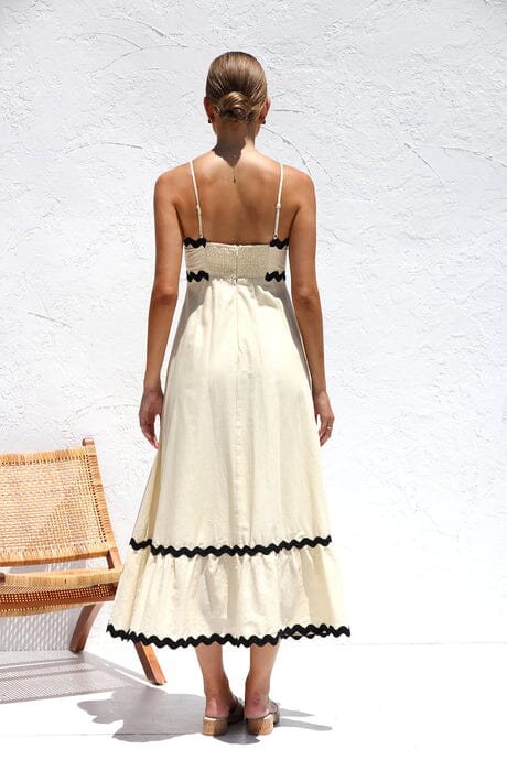 Vestido Midi Elegante com Alças Onduladas